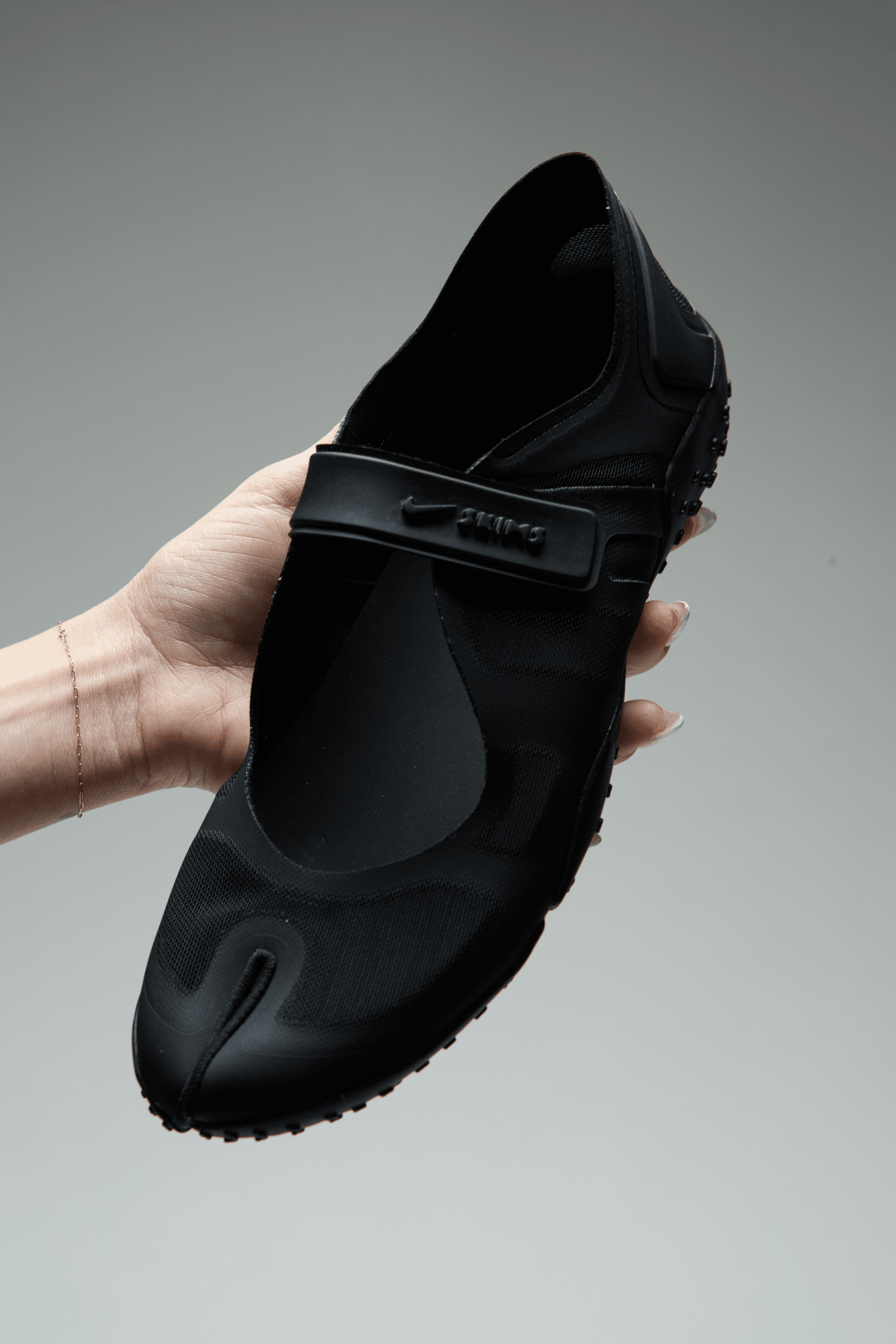 unbox unboxing haul nikeskims rift mesh air split toe silhouette shoes nike kim kardashian velvet brown bone black colorways air rift satin hypebeast